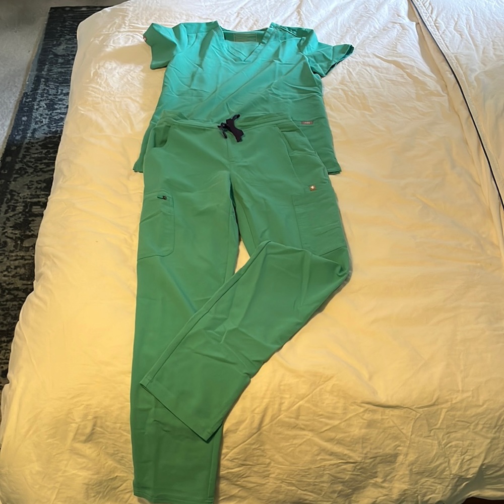 Surgical Green Figs Scrub Set XS